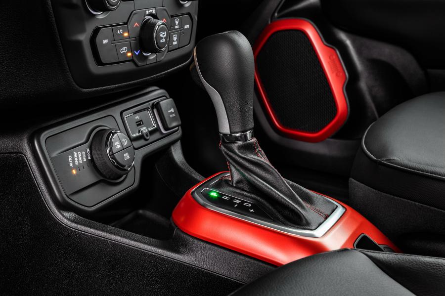 Детали интерьера Jeep Renegade Trailhawk (BU) 2018 года  (LA) (фото 13 из 21)